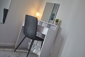 2022 Modern Home In Central Hayle With Parking