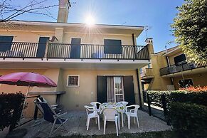 Bibione Escape Cozy Villetta With Pool and Garden