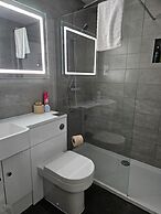 New Panoramic Riverview Apartment With Ev Plug