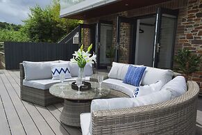 New Panoramic Riverview Apartment With Ev Plug