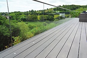 New Panoramic Riverview Apartment With Ev Plug