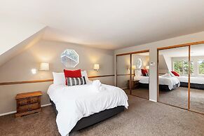 Eagle's Nest Cabin Pool Table Near Lake