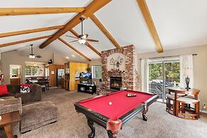Eagle's Nest Cabin Pool Table Near Lake