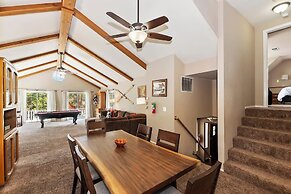 Eagle's Nest Cabin Pool Table Near Lake