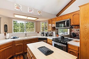 Eagle's Nest Cabin Pool Table Near Lake