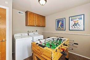 Eagle's Nest Cabin Pool Table Near Lake