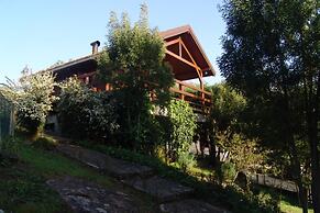 Stunning Rustic House River View