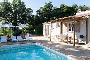 Charming Holiday Home With Private Garden