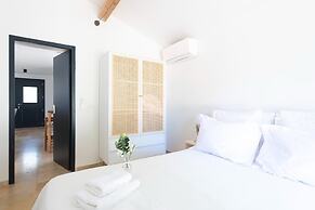 Charming Holiday Home With Private Garden