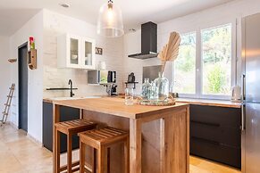 Charming Holiday Home With Private Garden