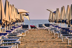 Cozy Flat With Lateral sea View in Bibione