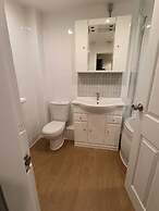 Stunning 4 BR Townhouse for 9