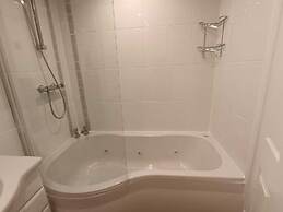 Stunning 4 BR Townhouse for 9