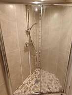 Stunning 4 BR Townhouse for 9