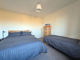 Stunning 4 BR Townhouse for 9