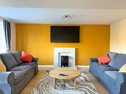 Stunning 4 BR Townhouse for 9