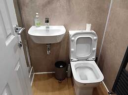 Stunning 4 BR Townhouse for 9