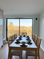 Stunning 4 BR Townhouse for 9