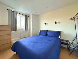 Stunning 4 BR Townhouse for 9