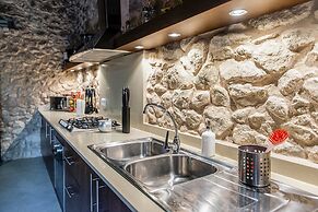 Cozy Mountain-view Villa