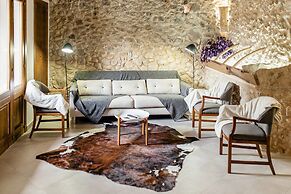 Cozy Mountain-view Villa