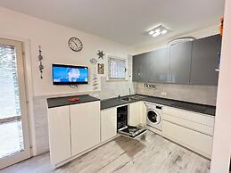 Renovated Villa by the sea With Private Garden