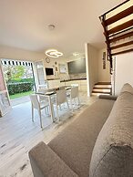 Renovated Villa by the sea With Private Garden