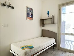 Renovated Villa by the sea With Private Garden