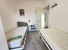 Renovated Villa by the sea With Private Garden