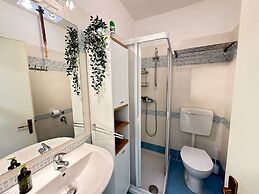 Renovated Villa by the sea With Private Garden