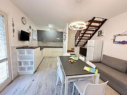 Renovated Villa by the sea With Private Garden