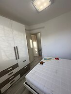 Renovated Villa by the sea With Private Garden