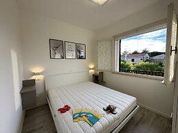 Renovated Villa by the sea With Private Garden