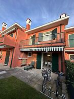 Renovated Villa by the sea With Private Garden