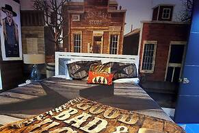 Luxury Mansion w Pool Sleeps 60