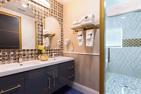 Luxury Mansion w Pool Sleeps 60