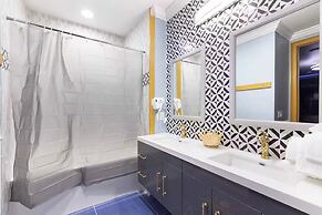 Luxury Mansion w Pool Sleeps 60