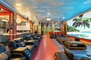 Luxury Mansion w Pool Sleeps 60