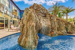 Luxury Mansion w Pool Sleeps 60