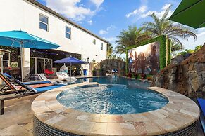 Luxury Mansion w Pool Sleeps 60