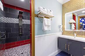 Luxury Mansion w Pool Sleeps 60