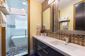 Luxury Mansion w Pool Sleeps 60