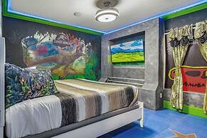 Luxury Mansion w Pool Sleeps 60