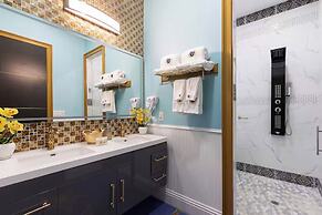 Luxury Mansion w Pool Sleeps 60