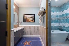 Luxury Mansion w Pool Sleeps 60