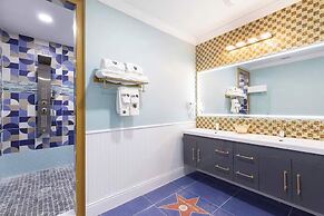 Luxury Mansion w Pool Sleeps 60