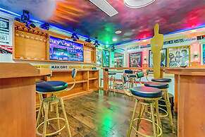 Luxury Mansion w Pool Sleeps 60