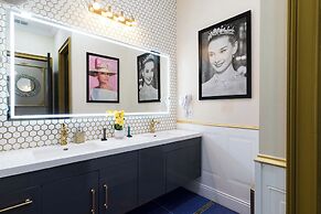 Luxury Mansion w Pool Sleeps 60