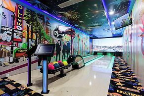 Luxury Mansion w Pool Sleeps 60