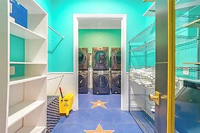 Luxury Mansion w Pool Sleeps 60